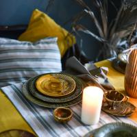 Декоративная подушка, горчица купить в интернет-магазине Антикварня