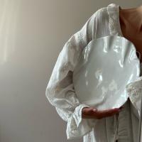 Тарелка большая "Белый Жемчуг Волна" купить в интернет-магазине Антикварня