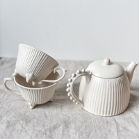 Набор чайный Белый Жемчуг из чайника и 2 кружек на ножках купить в интернет-магазине Антикварня