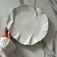 Тарелка большая "Белый Жемчуг Волна" купить в интернет-магазине Антикварня